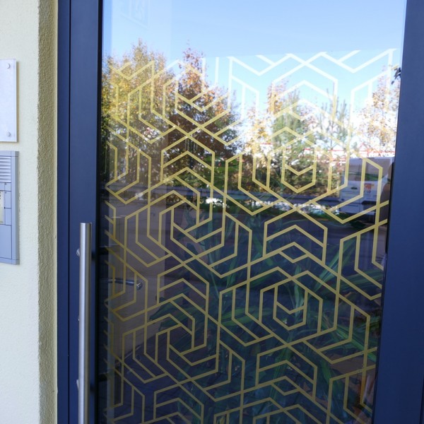 z8333-000-hahn-sonnenschutz-glasdekorfolie-gold hexagonal1